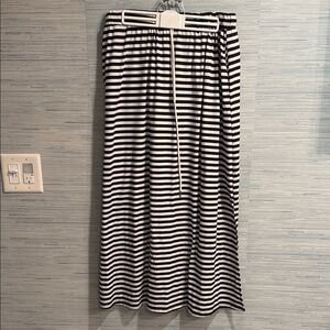 Elegant Black and White Striped Maxi Skirt with pockets